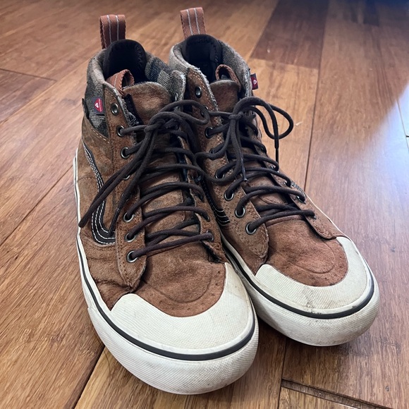 Vans Hi top rugged sneaker flannel lined outdoor shoe - Picture 1 of 4